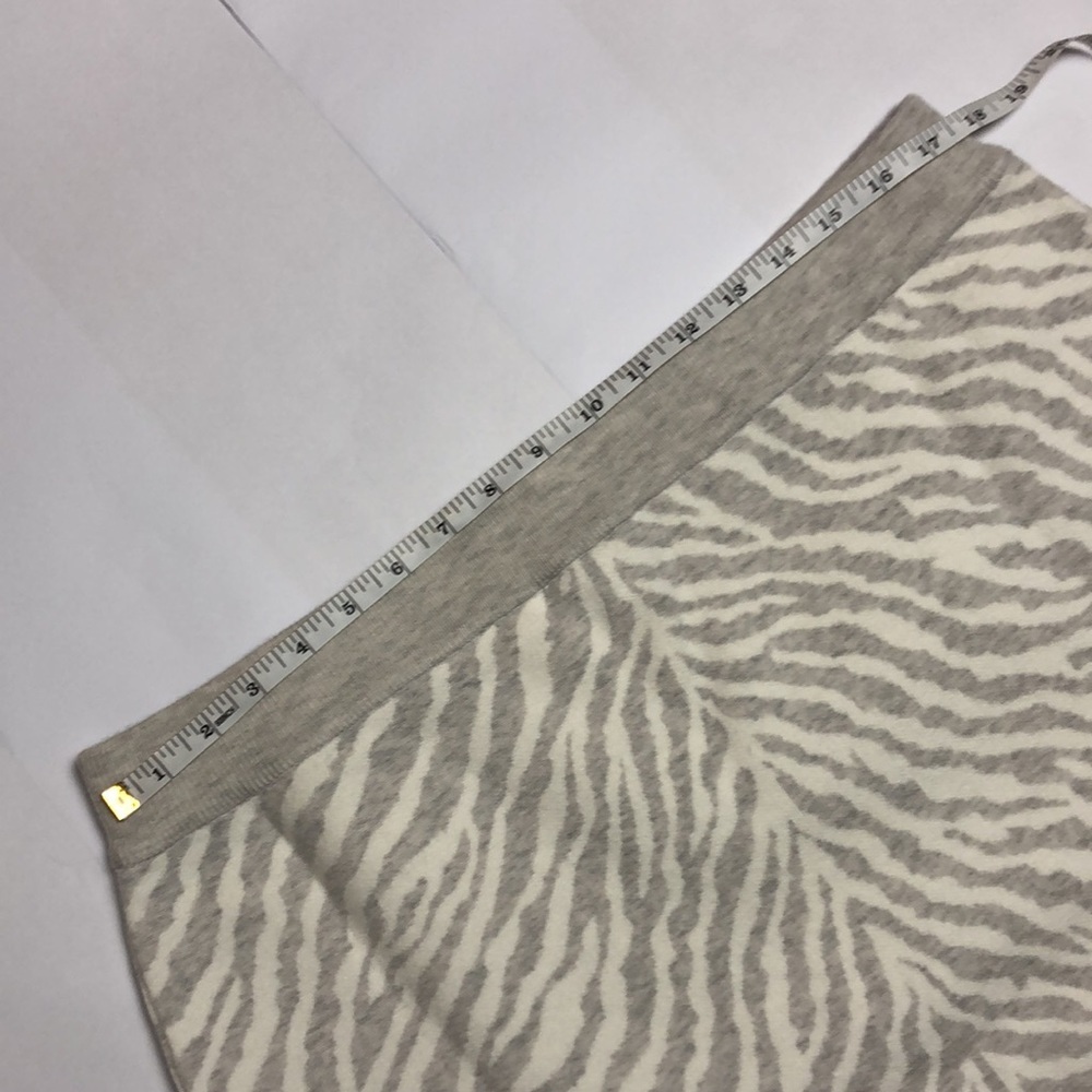 💚 XL 💚 NWT Anthro Skirt Zebra Mini Ruffled Hem Knit​ - Picture 3 of 7